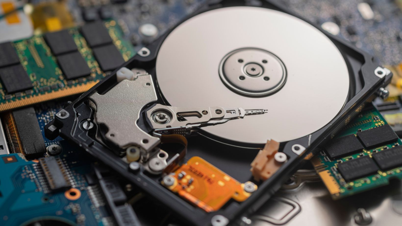 Secure Your Data Comparing On-Site And Off-Site Hard Drive Destruction